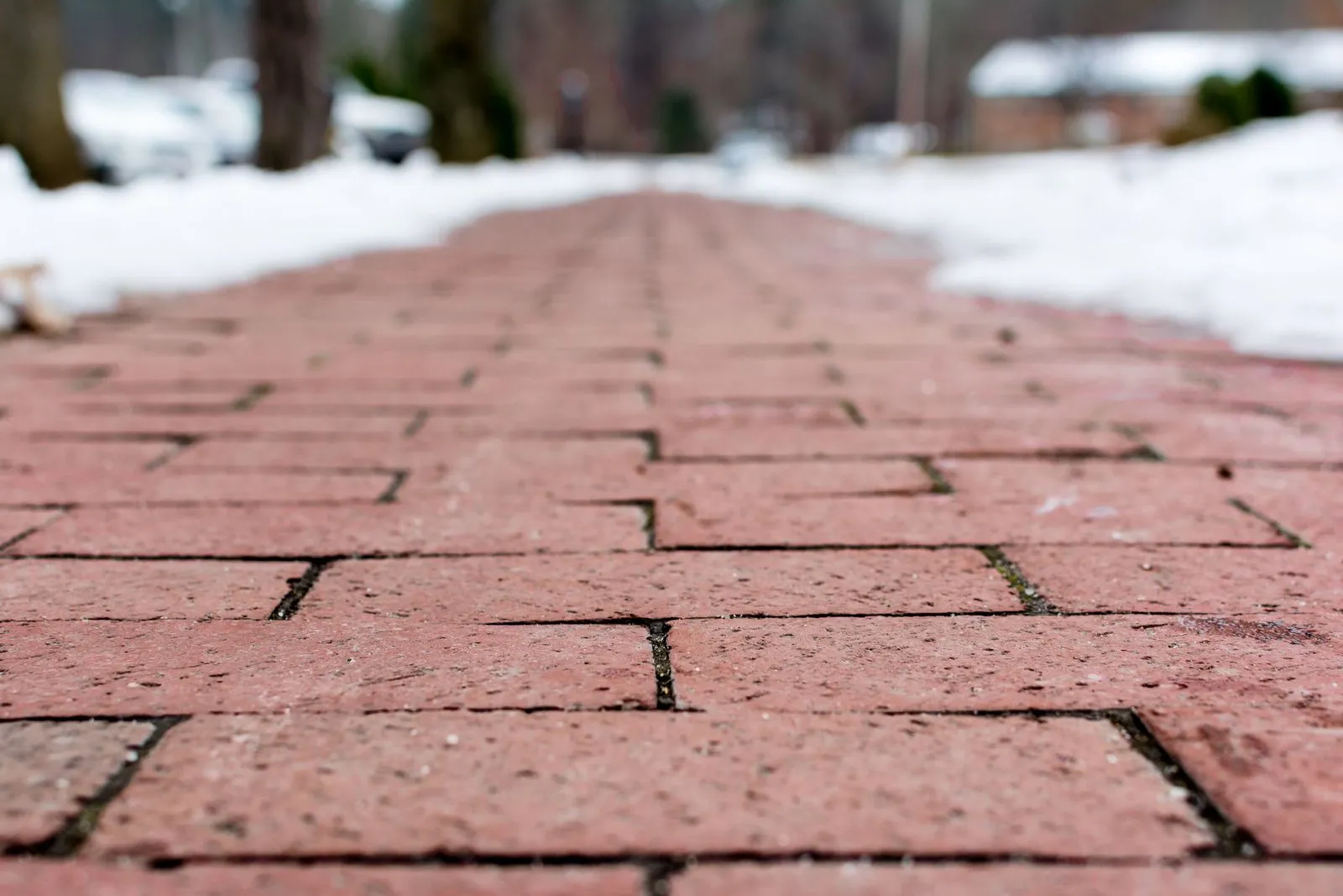 Gritting footpaths in Yorkshire to clear ice